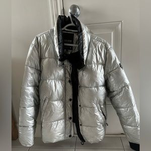 NOIZE down puff jacket in size M/L.